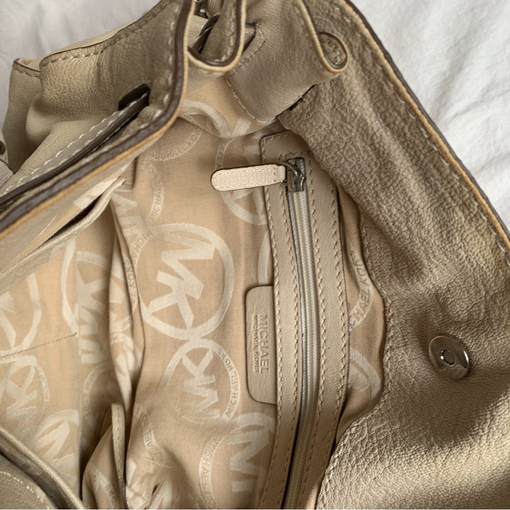 Chic Michael Kors Vintage Leather Cream Satchel Bag - Picture 5 of 8